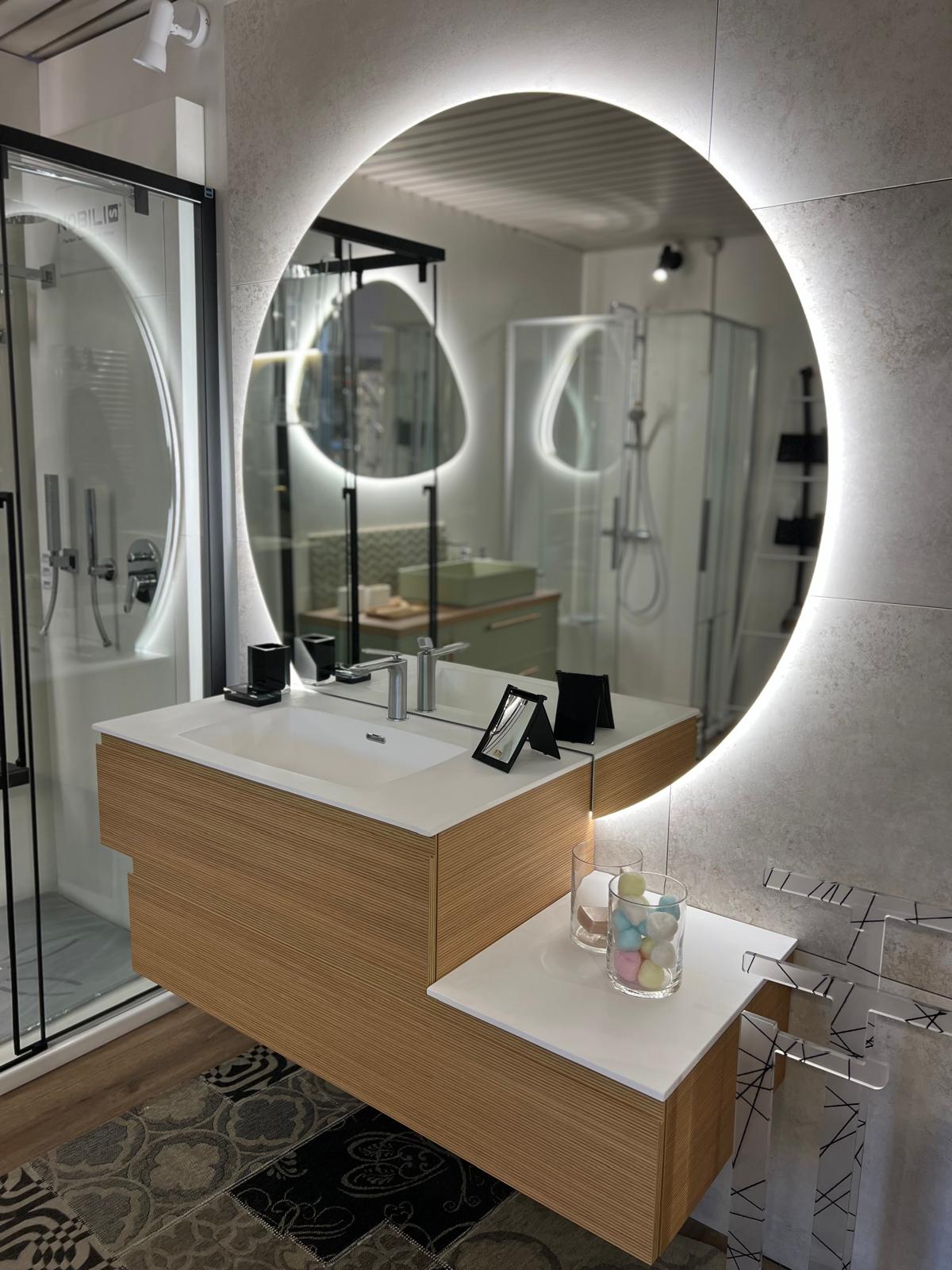 COMPOSIZIONE PONENTE CON SPECCHIERA